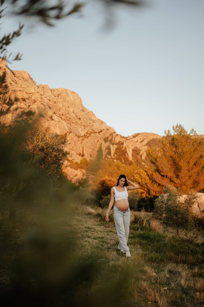 portrait femme enceinte au coucher du soleil Aix