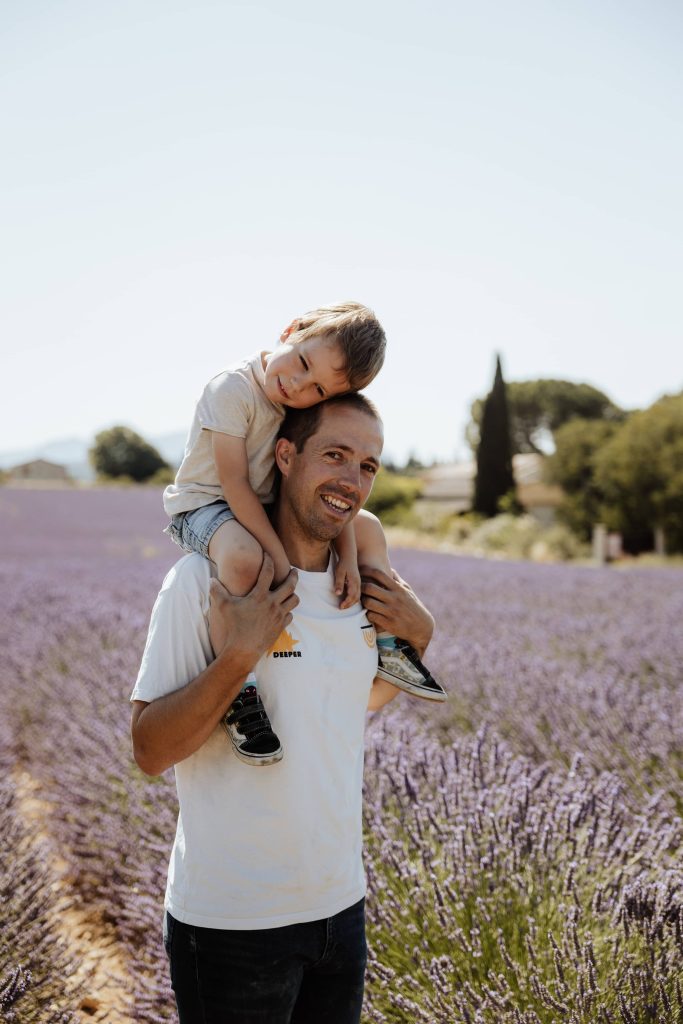photos de famille dans les lavandes